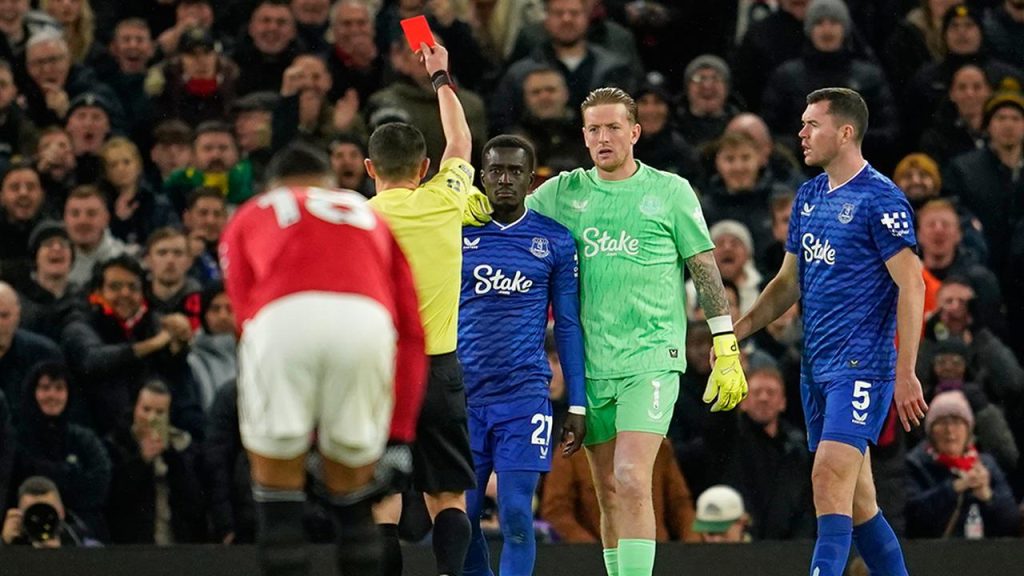 Idrissa Gueye Tampar Rekan Sendiri