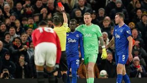 Idrissa Gueye Tampar Rekan Sendiri